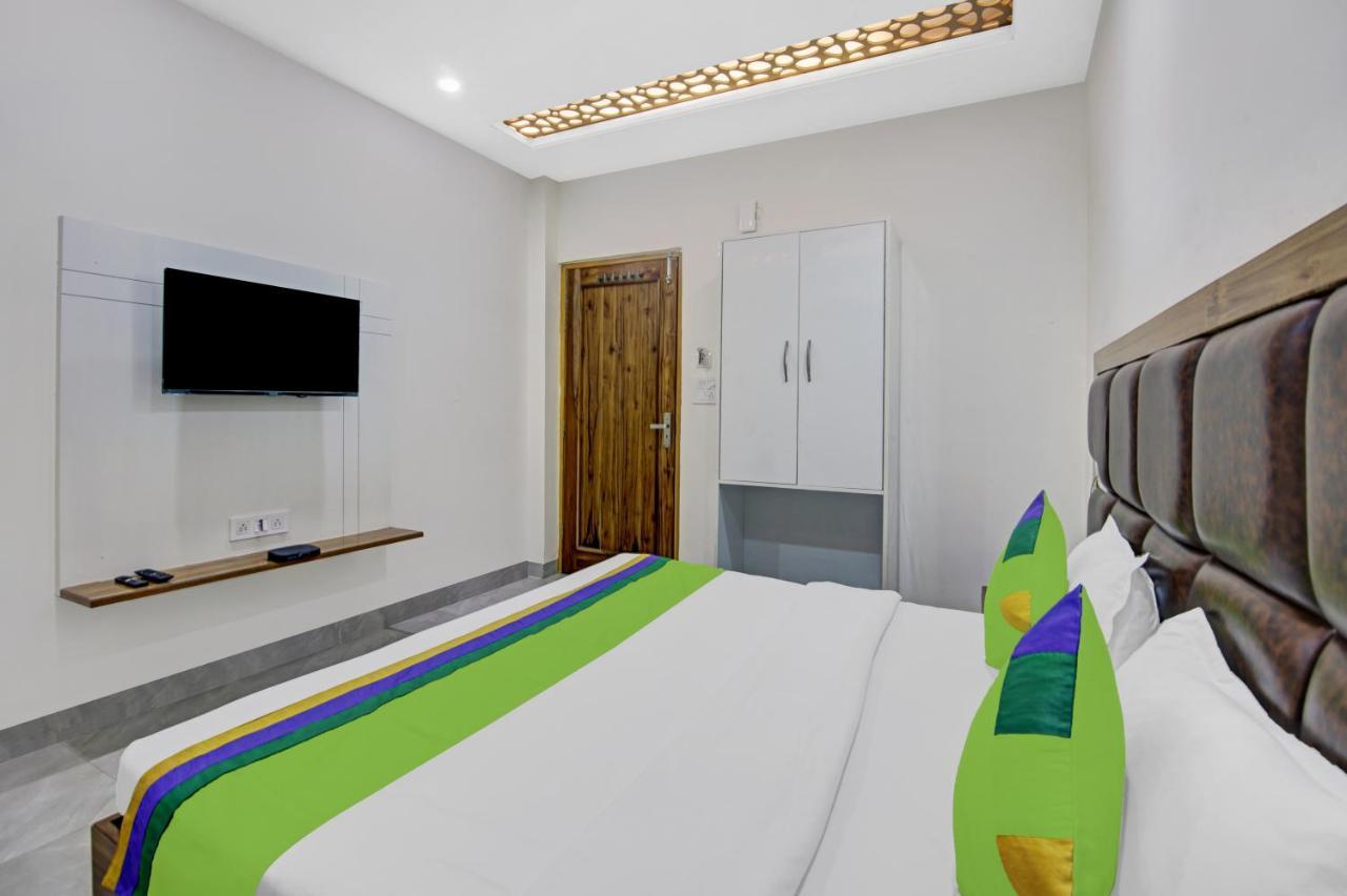 Hotel Treebo Royal Salute, Zirakpur Extérieur photo