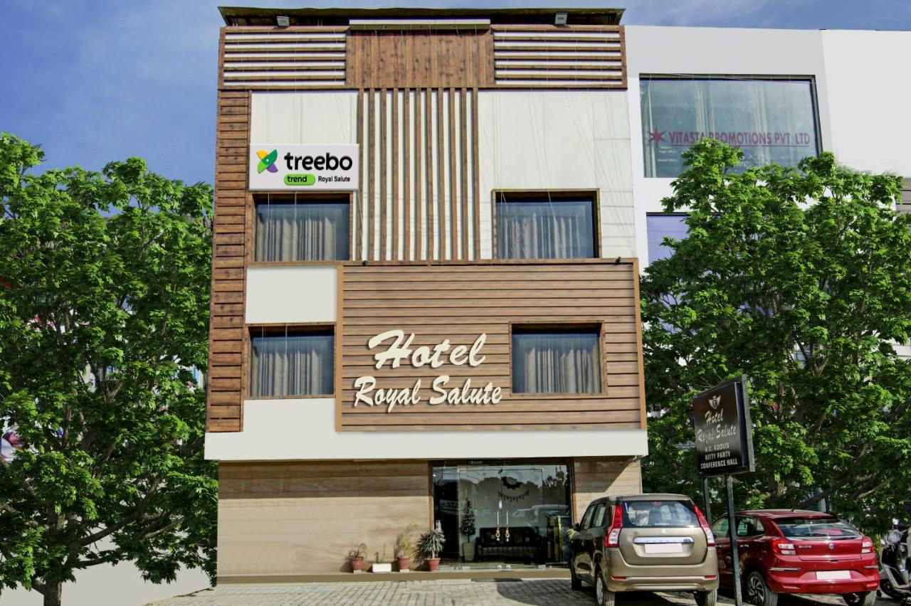 Hotel Treebo Royal Salute, Zirakpur Extérieur photo