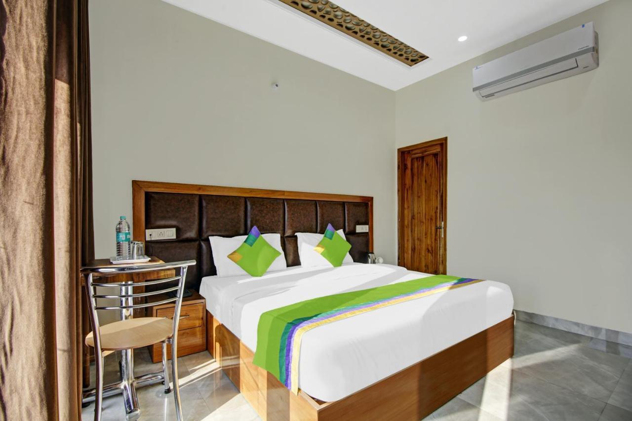 Hotel Treebo Royal Salute, Zirakpur Extérieur photo