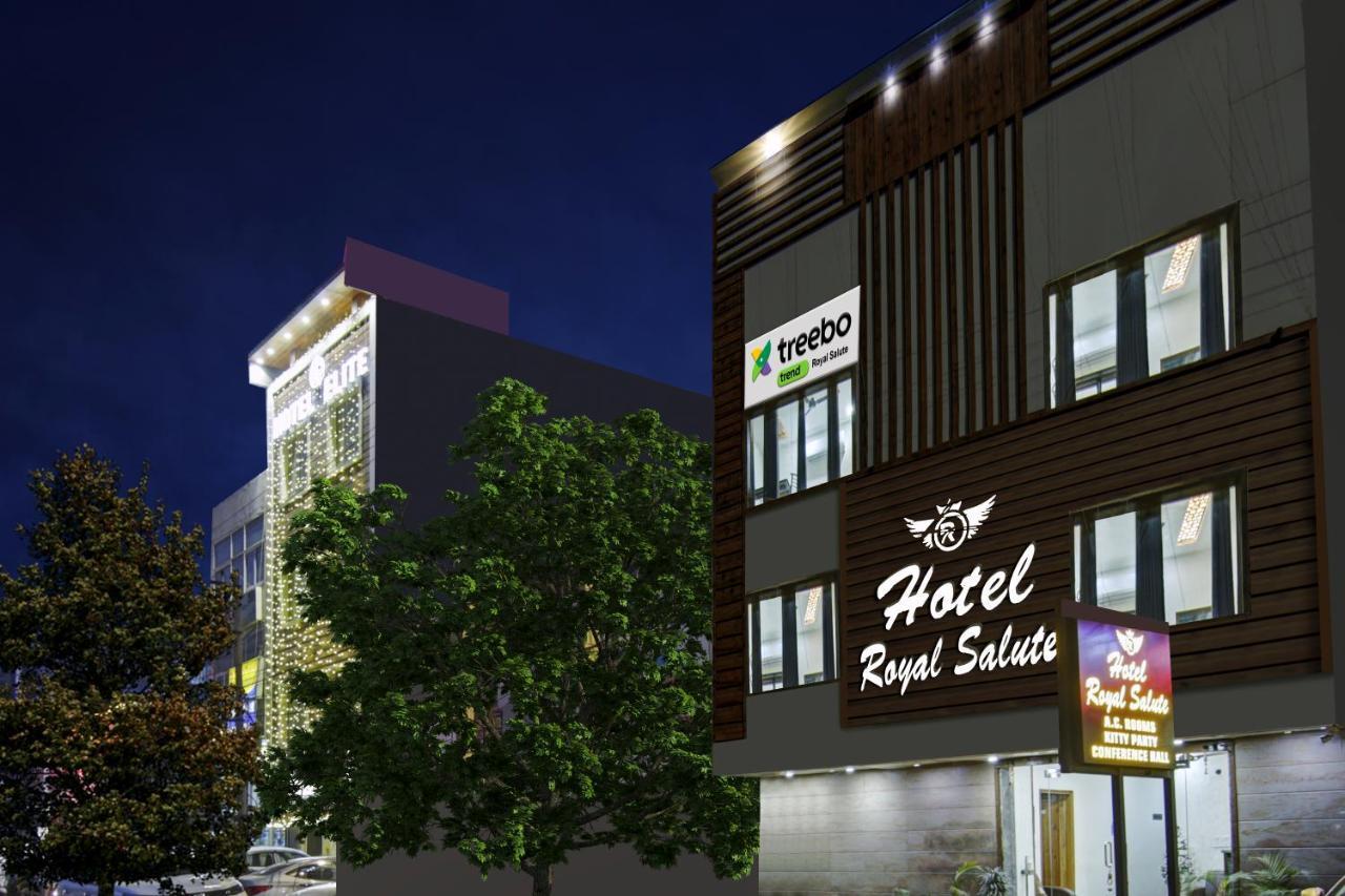 Hotel Treebo Royal Salute, Zirakpur Extérieur photo