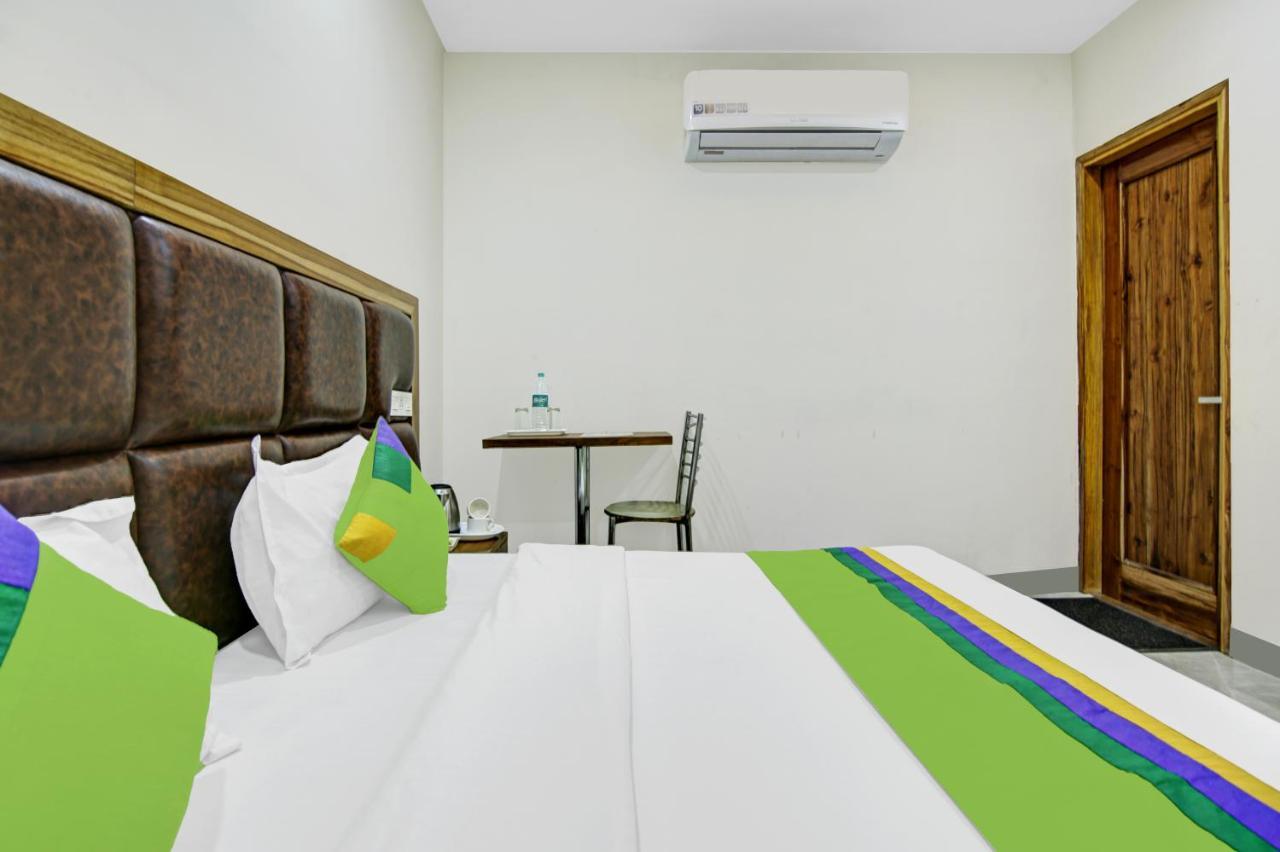 Hotel Treebo Royal Salute, Zirakpur Extérieur photo